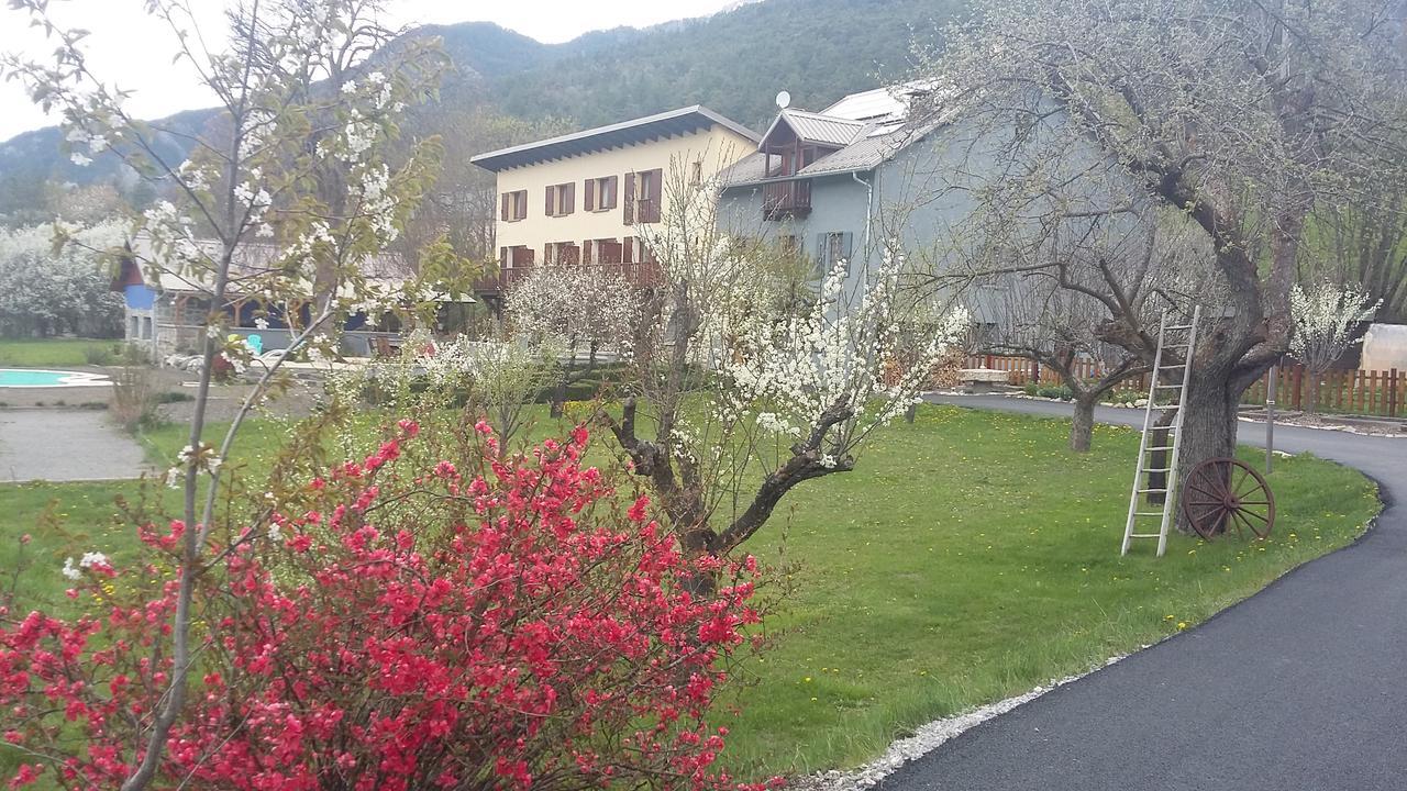 L'Escale En Ubaye Bed & Breakfast Saint-Pons  Bagian luar foto